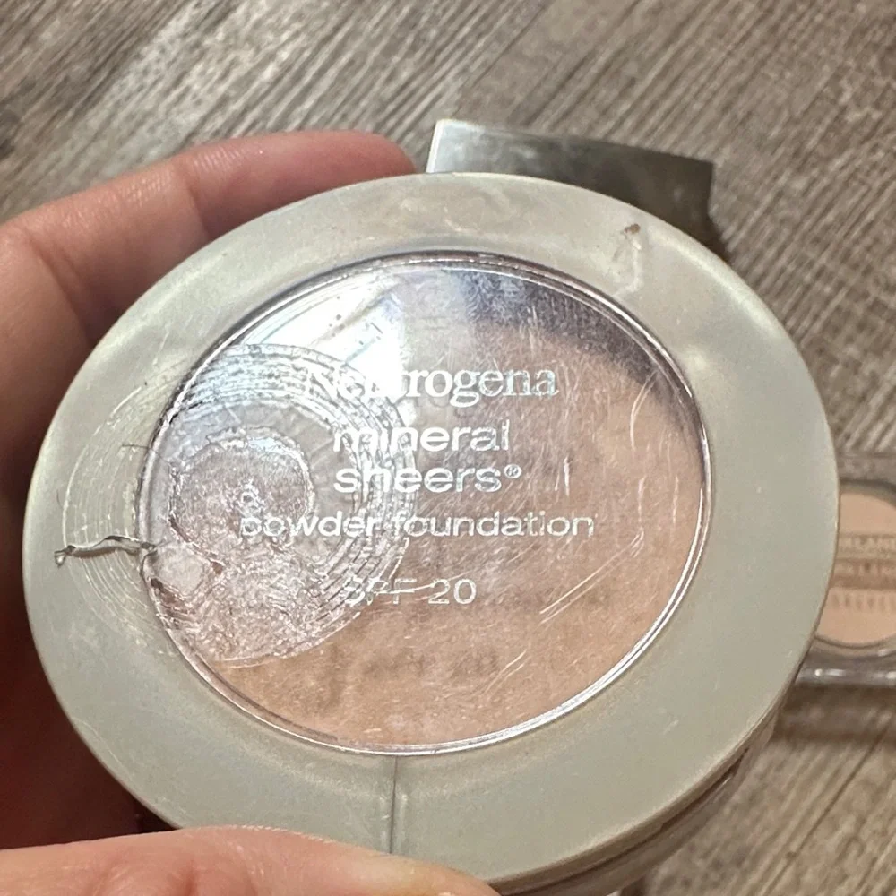 Kirkland Signature Neutral Makeup Set